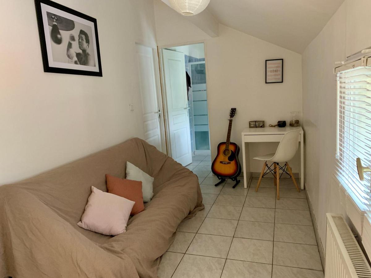 Agreable Maison Avec Parking Gratuit Sur Place. 생드니 외부 사진