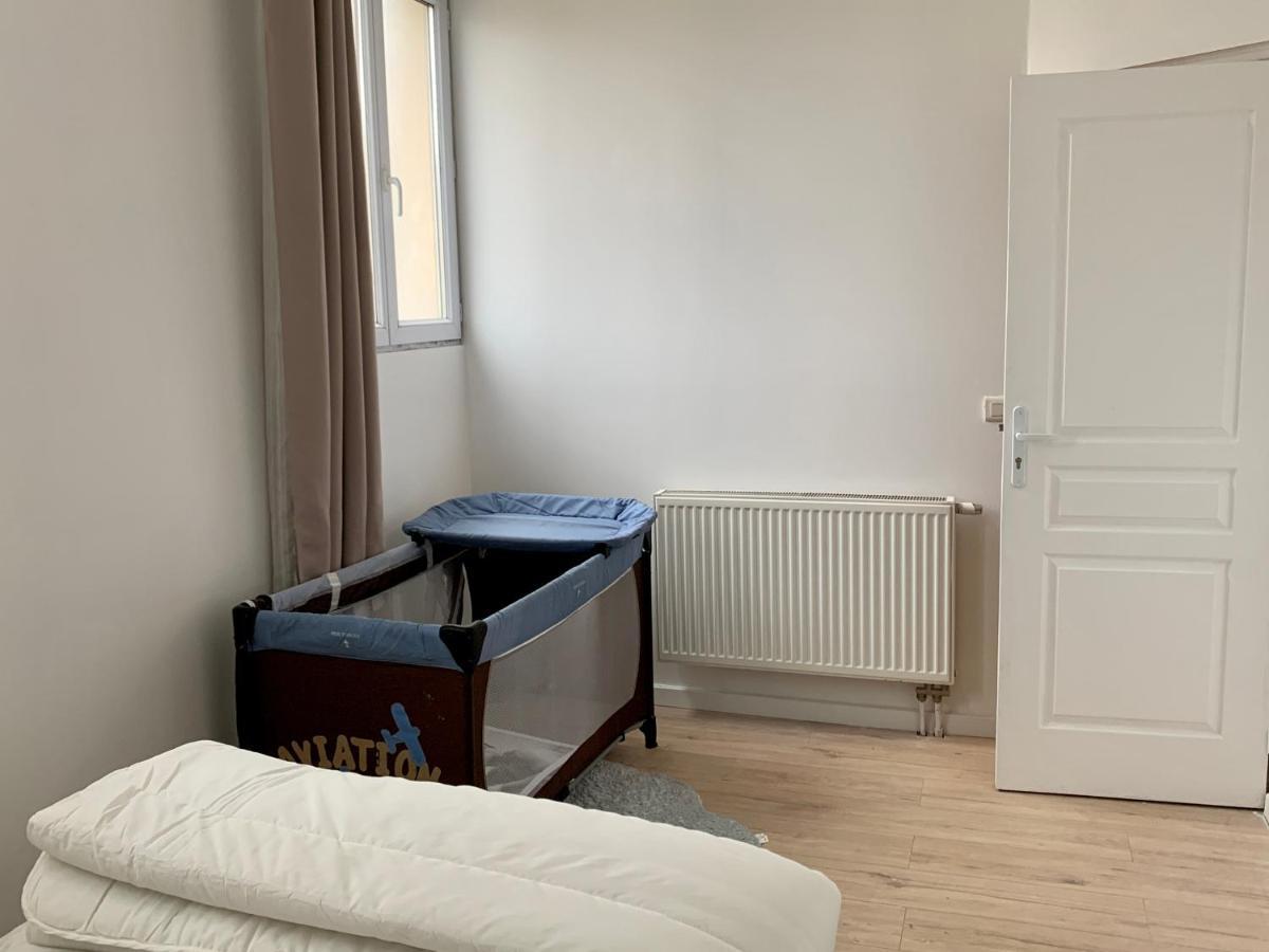 Agreable Maison Avec Parking Gratuit Sur Place. 생드니 외부 사진